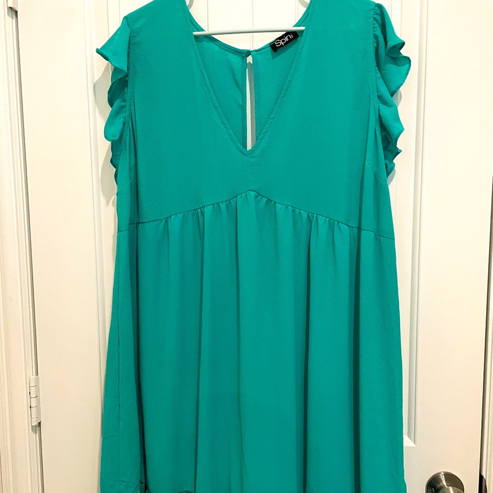 Short green dress. Size 3X.